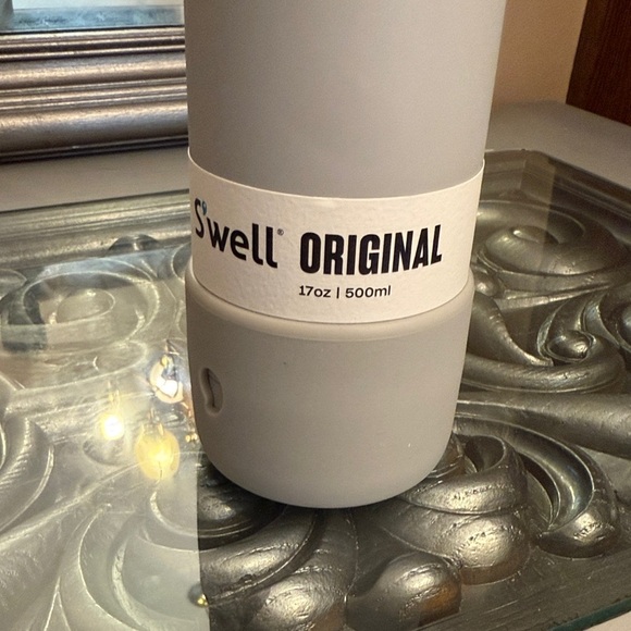 S'well Original 17 oz Fog Gray Bottle with Bumper - Picture 3 of 8